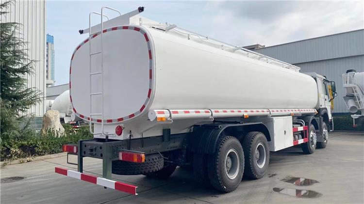 Howo 8x4 Tank Fuel Truck | 5000 Gallon Small Tanker Truck for Sale in Ghana Tema