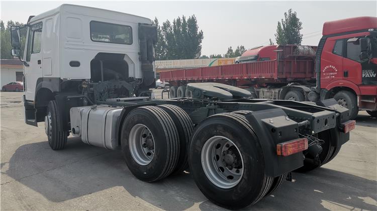 Complete Used Howo Tractor Truck 6x4 for Sale In Lagos