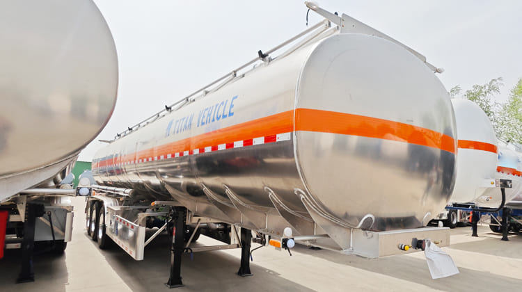 Tri Axle Aluminum Fuel Tanker Semi Trailer for Sale in Nigeria  