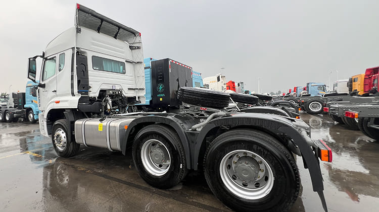 Sinotruk Howo NX430 6x4 Tractor Truck for Sale in Nigeria