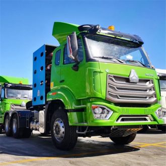 Howo NX 6x4 2160L CNG Tractor Truck